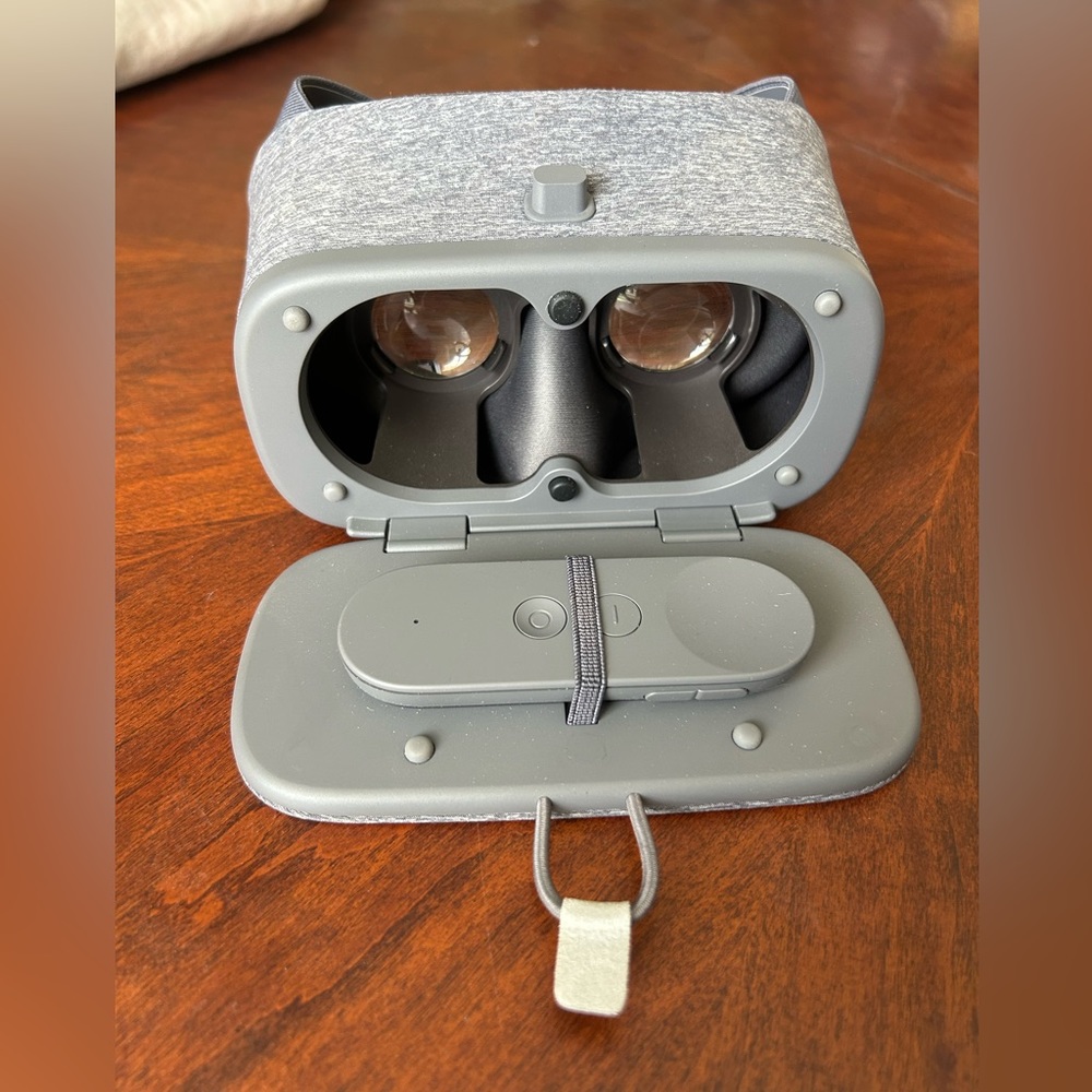 Google VR Headset - Picture 4 of 4